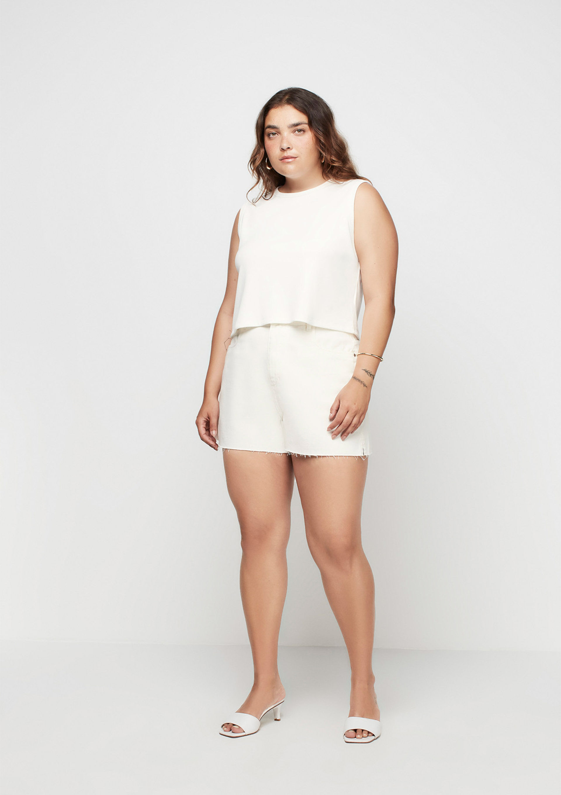 Shorts Curto Cintura Alta Em Sarja - Off White